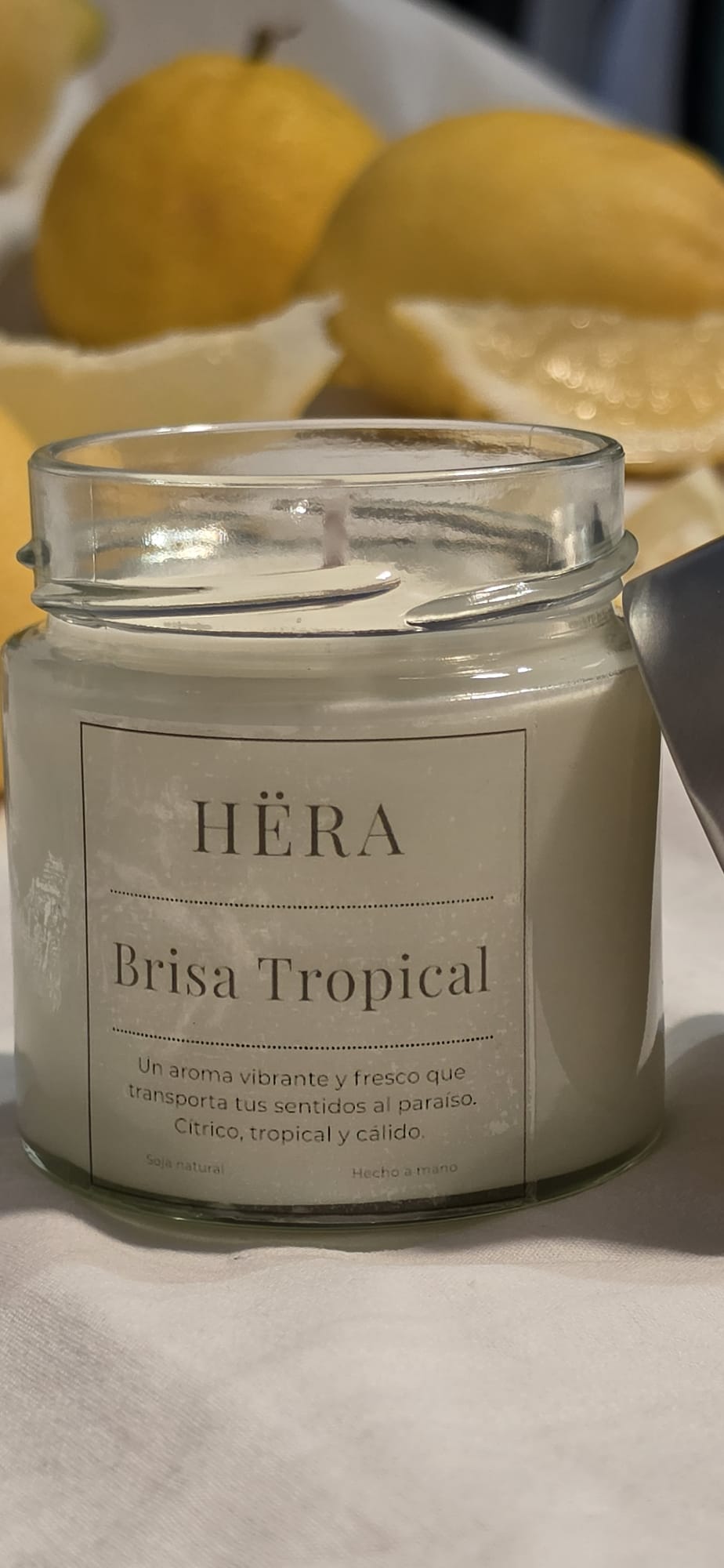 Tropical Breeze – Hëra Scented Candle